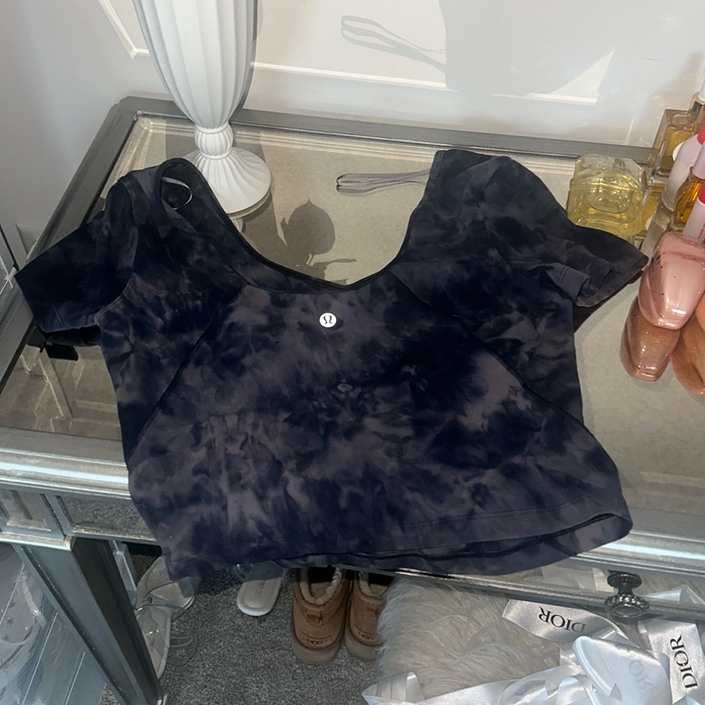 Lululemon short sleeve size 8